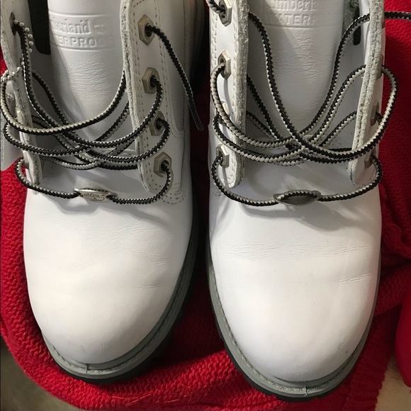 Like new white Timberland boots. Smoke-free, pet- free home. Size 7 - Picture 2 of 8